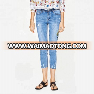 2017 new arrived women jeans with flower & rip